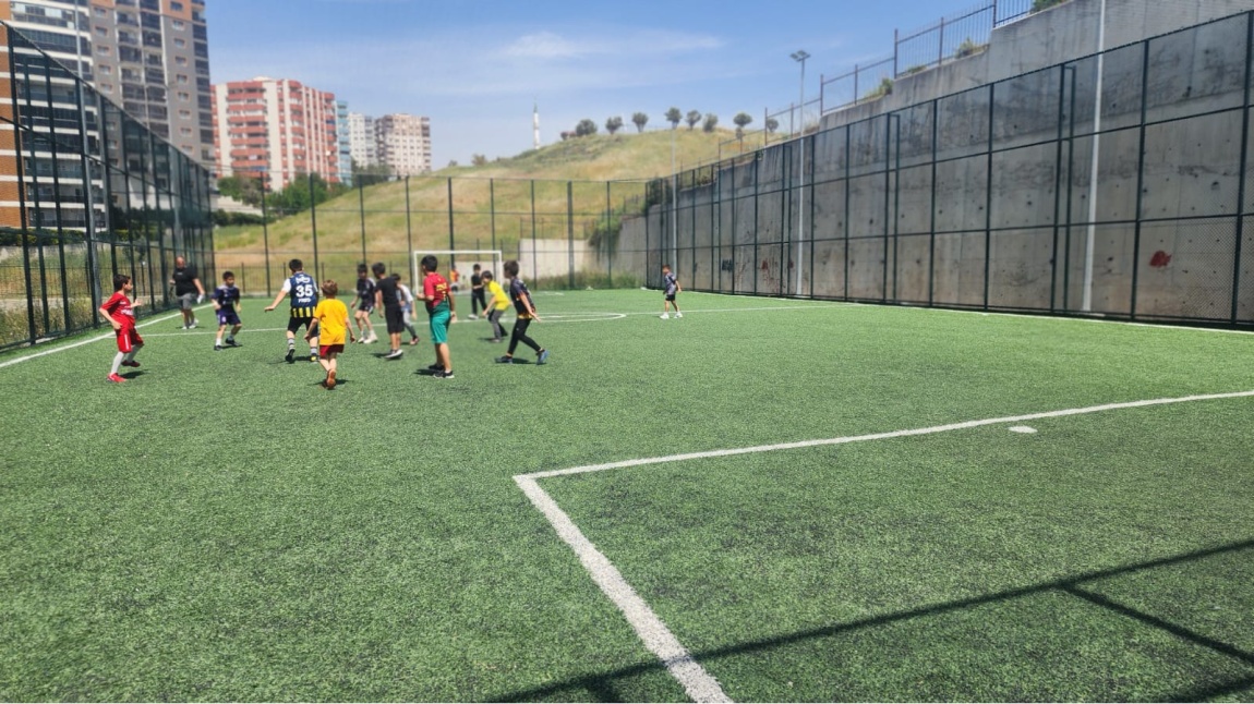  Ulukent İlkokulu’nda 3. ve 4. Sınıflar Arası Futbol Maçları Başladı
